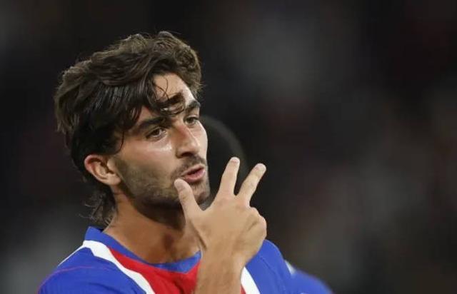 中柱+两次门前射门被扑，费兰生涯5次面对巴萨仍然未能进球